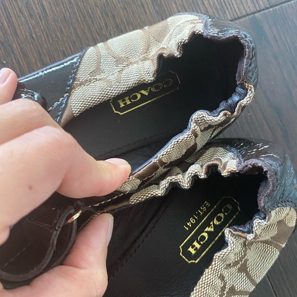 Like new COACH size 7 shoes - Picture 2 of 3